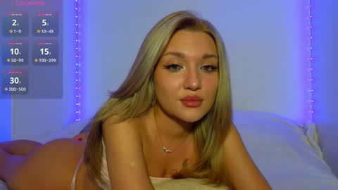 Snapshot of nessarosse chatting on 10.21.25 Nessa online show from 10.21.25