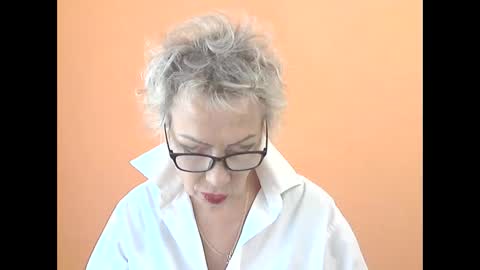 NessyJenixs online show from 09.10.25