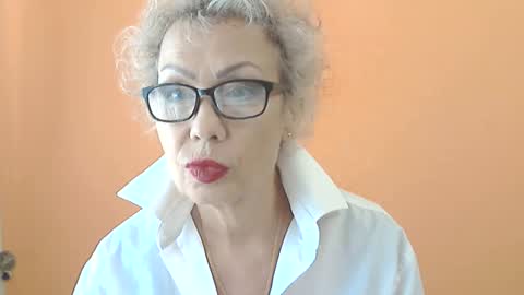 NessyJenixs online show from 09.20.25