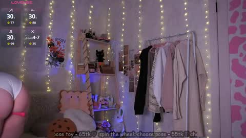 Snapshot of nesthiccduo chatting on 04.17.26 Alaska or Alya online show from 04.17.26