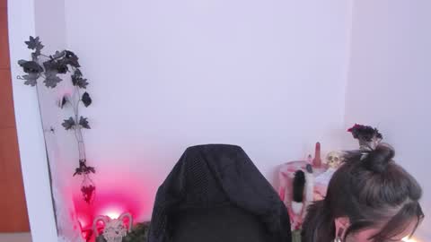 Marie    online show from 10.04.25