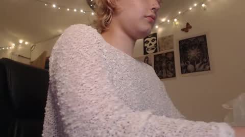 Snapshot of neurotic_witch chatting on 03.07.25 Mar online show from 03.07.25