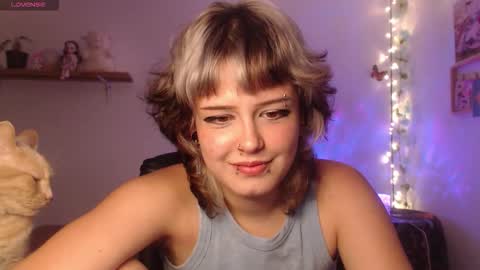 Snapshot of neurotic_witch chatting on 09.16.25 Mar online show from 09.16.25