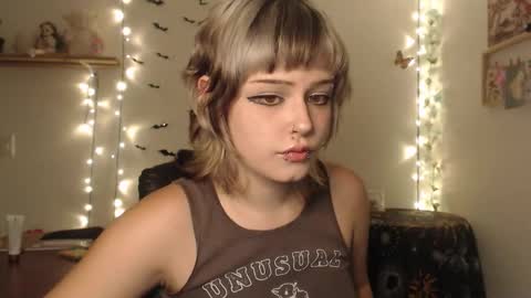 Snapshot of neurotic_witch chatting on 09.24.25 Mar online show from 09.24.25