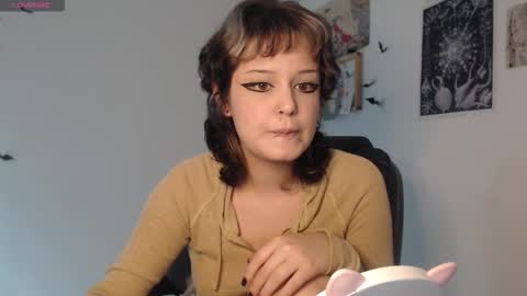 Snapshot of neurotic_witch chatting on 11.04.25 Mar online show from 11.04.25