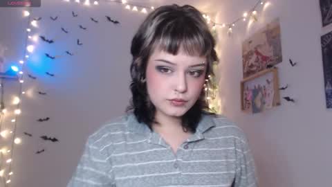 Snapshot of neurotic_witch chatting on 11.05.25 Mar online show from 11.05.25