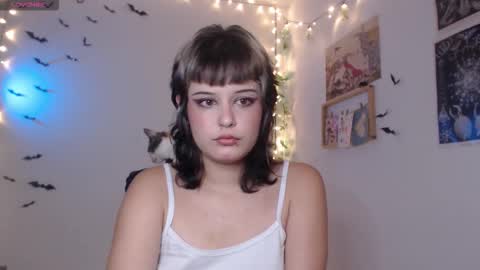 Snapshot of neurotic_witch chatting on 11.06.25 Mar online show from 11.06.25