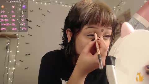 Snapshot of neurotic_witch chatting on 11.26.25 Mar online show from 11.26.25