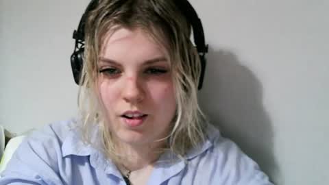 Snapshot of never_enoughh chatting on 06.28.26 never_enoughh online show from 06.28.26