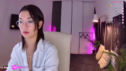 Snapshot of new_meow chatting on 09.28.25 Alice online show from 09.28.25