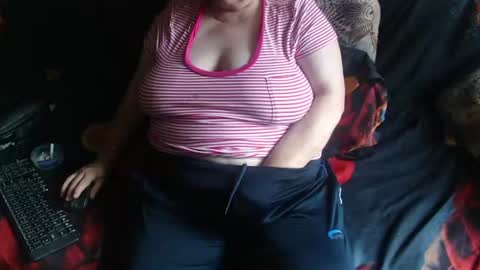 Snapshot of new_milf chatting on 07.12.26 Lilly online show from 07.12.26