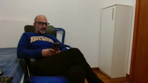 Snapshot of new_simi_74 chatting on 10.12.25 simi online show from 10.12.25