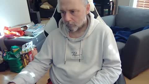 Snapshot of newvvorld chatting on 02.01.25 NewWorld online show from 02.01.25