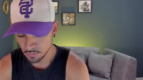 Snapshot of neyder_sanz chatting on 02.25.26 NEYDER online show from 02.25.26