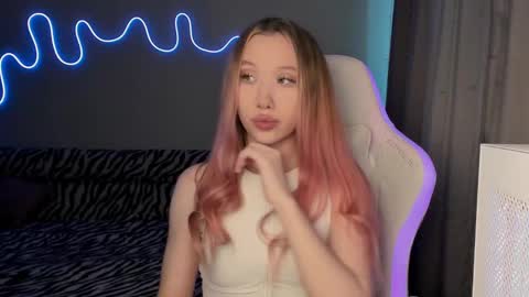 Mina online show from 02.20.25