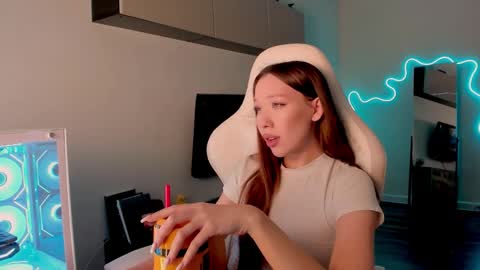 Mina online show from 03.04.26