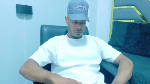 Snapshot of neytanmalcon chatting on 11.24.25 neytanmalcon online show from 11.24.25