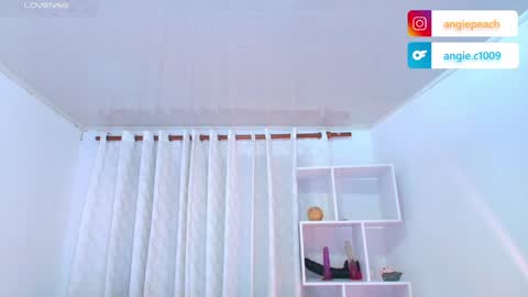 Snapshot of nezo_ chatting on 06.09.26 Angie Instagram angie julianac add me online show from 06.09.26