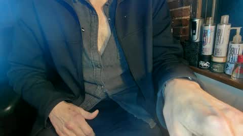 Snapshot of nfgwholoves2cum chatting on 01.28.25 NFG Nice Friendly Guy Dick online show from 01.28.25