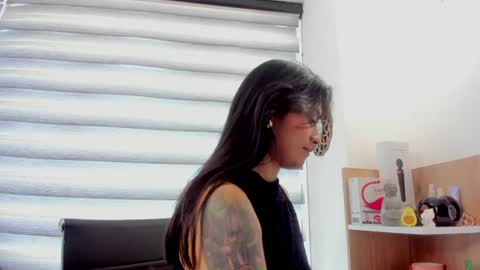 laura  online show from 01.21.25