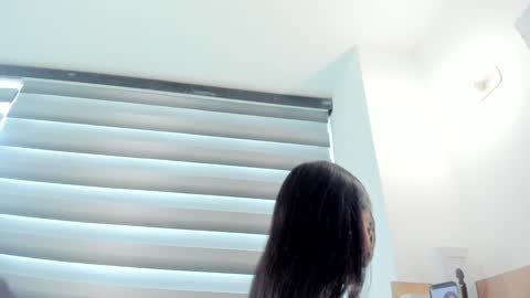 laura  online show from 02.06.25