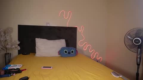 kikiNiaAria online show from 12.20.24