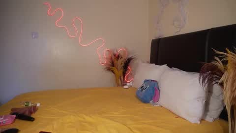 kikiNiaAria online show from 01.19.25