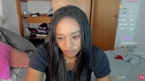 Snapshot of nia_brown_ chatting on 05.14.26 nia brown online show from 05.14.26