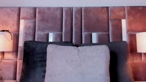 Nia online show from 12.04.25