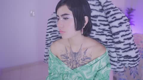 Snapshot of nia_mitsuki chatting on 12.20.24 samanta online show from 12.20.24