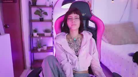 Snapshot of nia_mitsuki chatting on 03.10.25 samanta online show from 03.10.25