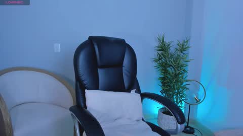 Snapshot of niabennet chatting on 10.24.25 Nia online show from 10.24.25