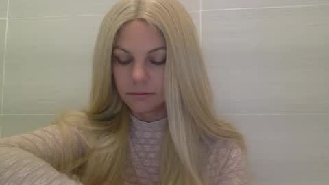 Snapshot of nicecolddrink2 chatting on 10.26.25 Amber online show from 10.26.25