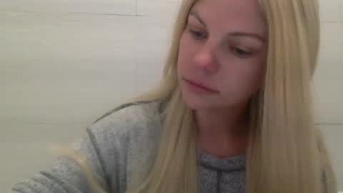 Snapshot of nicecolddrink2 chatting on 10.29.25 Amber online show from 10.29.25