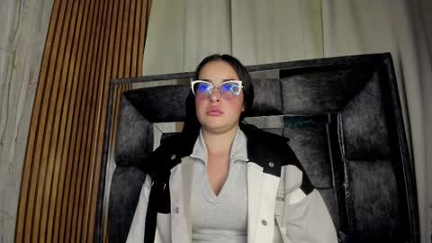 Snapshot of nicehot____ chatting on 11.24.25 Luna online show from 11.24.25