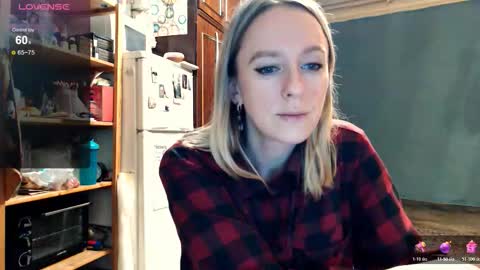 Snapshot of nicekat chatting on 10.31.25 Kathrine online show from 10.31.25