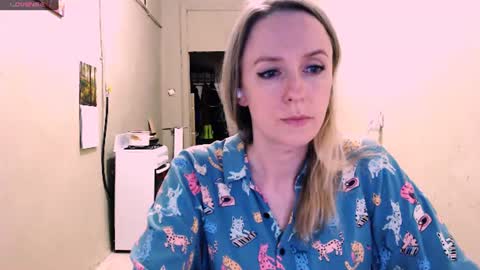 Snapshot of nicekat chatting on 06.15.26 Kathrine online show from 06.15.26