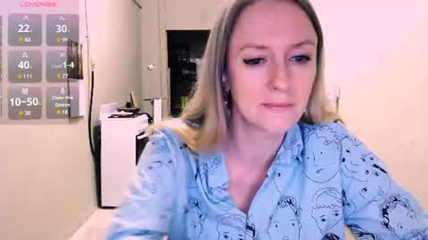 Snapshot of nicekat chatting on 06.19.26 Kathrine online show from 06.19.26