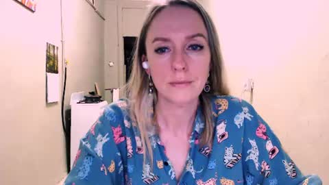 Snapshot of nicekat chatting on 06.21.26 Kathrine online show from 06.21.26