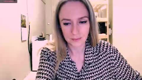 Snapshot of nicekat chatting on 06.30.26 Kathrine online show from 06.30.26