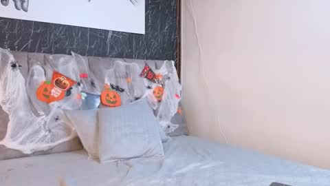 Nicolle  online show from 10.26.25