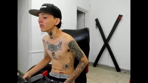 Snapshot of nick_straightboy chatting on 05.06.26 Nick online show from 05.06.26
