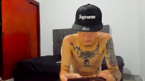 Snapshot of nick_straightboy chatting on 05.12.26 Nick online show from 05.12.26