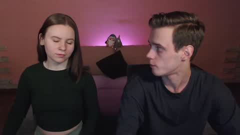 Snapshot of nickandmolly chatting on 01.04.25 nick and molly online show from 01.04.25