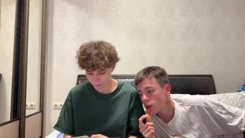 Snapshot of nickoxide chatting on 09.15.25 nickoxide online show from 09.15.25