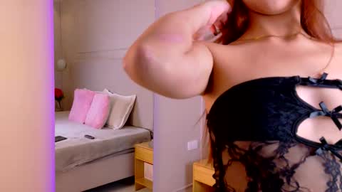 Snapshot of nicky_belmonth chatting on 11.25.25 nicky_belmonth online show from 11.25.25