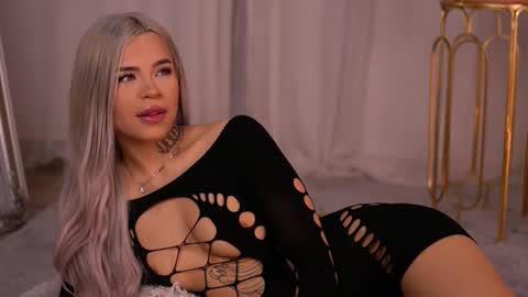 Nicky online show from 10.27.25