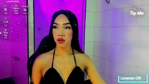 Snapshot of nickynoa chatting on 09.10.25 Nicky online show from 09.10.25