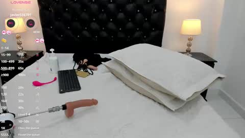 Nicol Alvarez online show from 02.12.25