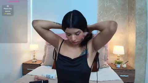 Nicol Alvarez online show from 10.29.25